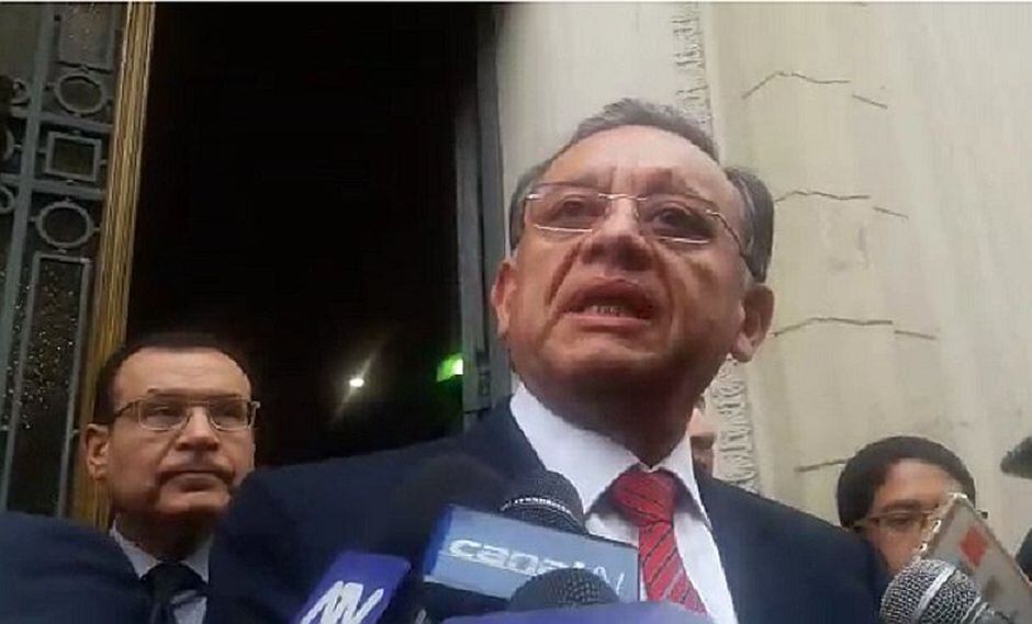 Contralor se presenta ante Fiscalía y reitera que todo se trata de una campaña mediática