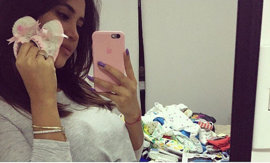 Melissa Paredes posa sexy con vestido y celebra 30 semanas de gestación