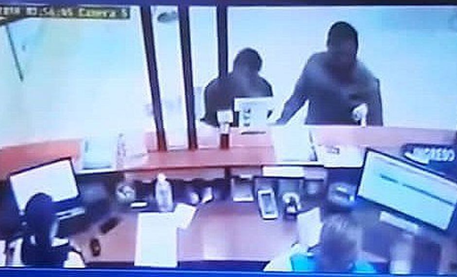 César Hinostroza y el preciso momento en que fuga del Perú para escapar de la justicia (VIDEO)