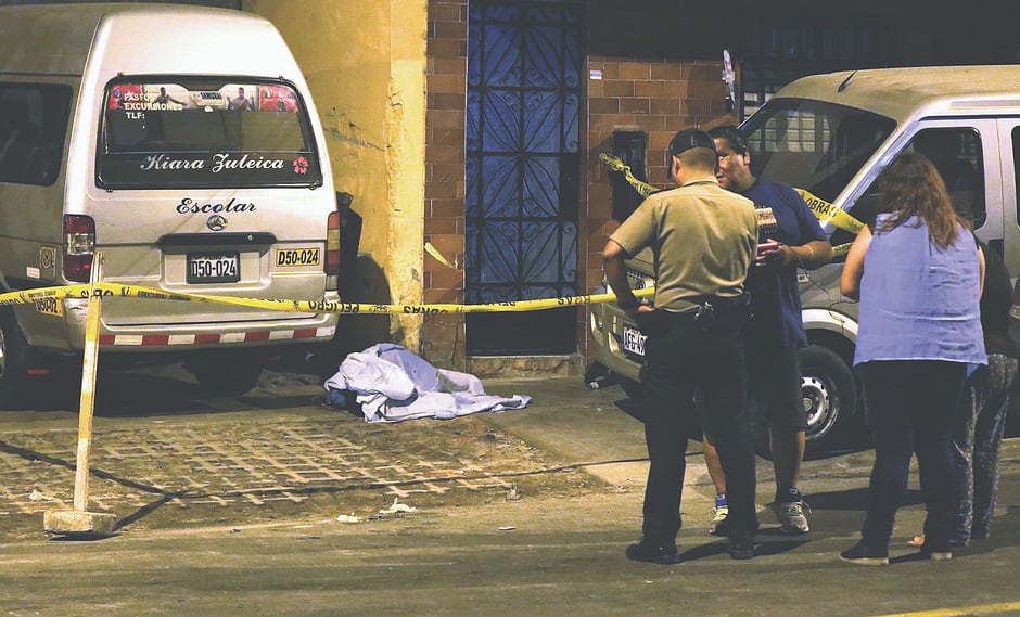 Sicarios asesinan a balazos a vigilante delante de su esposa