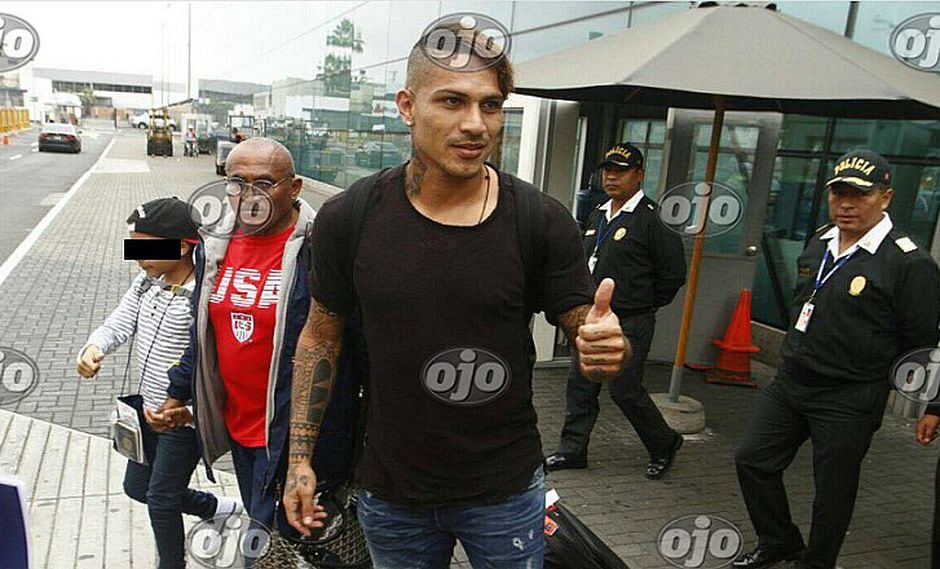 ¡Buena! Paolo Guerrero ayuda a periodista que sufrió accidente durante cobertura (FOTOS)