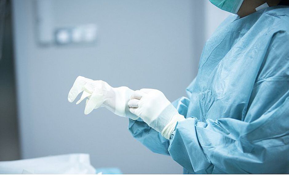 Extirpan tumor de 60 kilos alojado en el ovario de una mujer