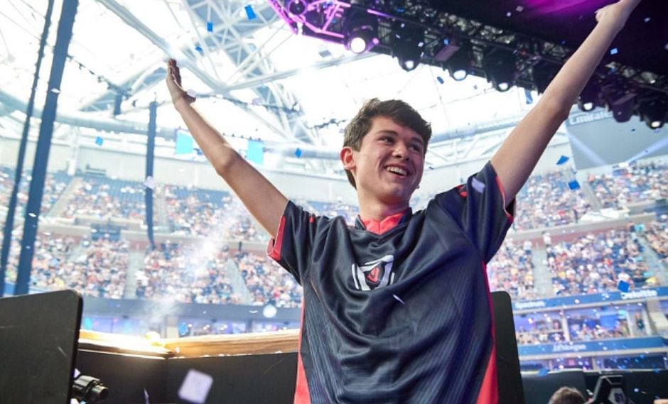 Adolescente de 16 años gana 3 millones de dólares por en campeonato de Fortnite