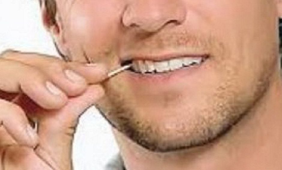 Hombre se traga palillo de dientes y vive con él en el corazón por 4 años