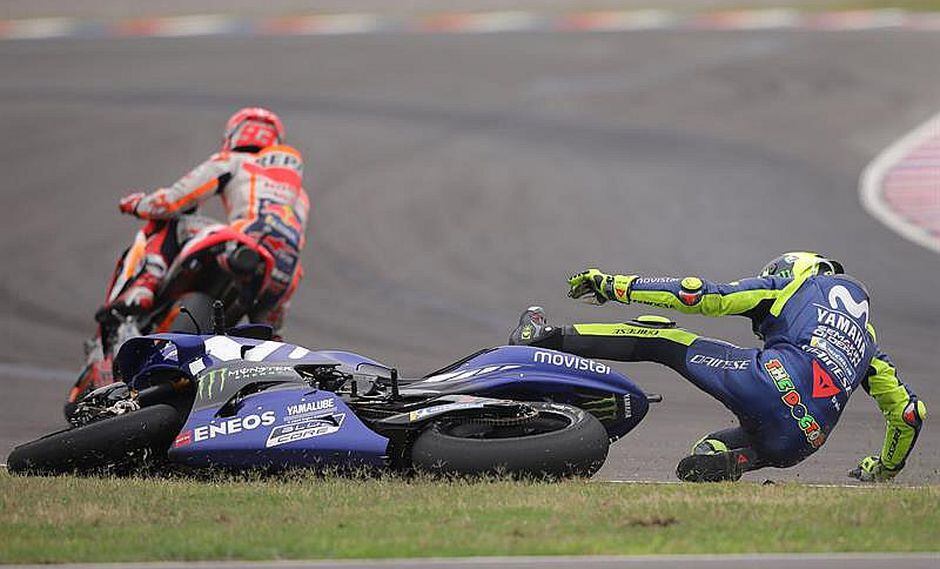 MotoGP: “¡Hijo de p...!” grita afición a Marc Márquez por sucia acción (VIDEO)