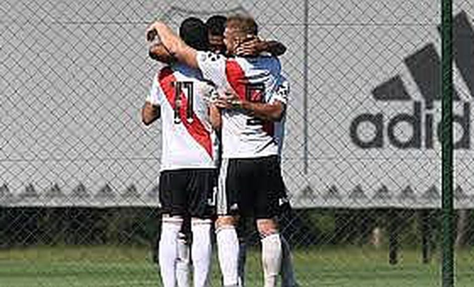 River Plate derrota al líder Racing que se tambalea en la punta