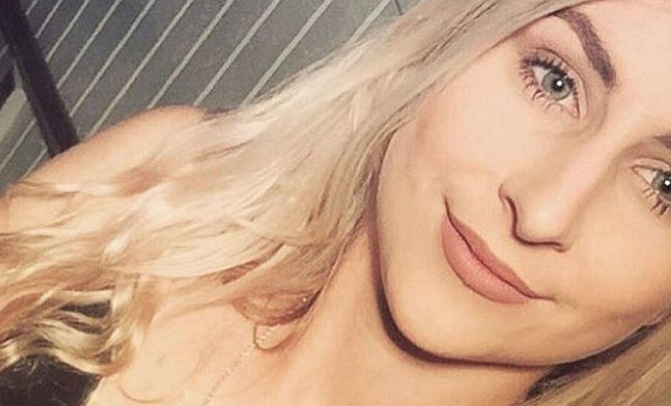 Mujer quiso sacarse 'selfie' desde su segundo piso, tropezó y murió