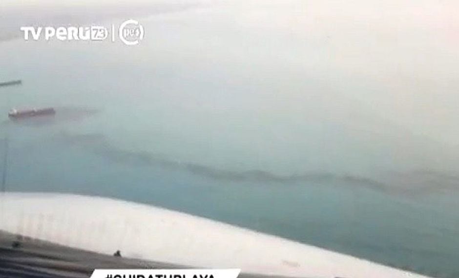 Gran mancha negra en mar de Callao causa pánico en la población
