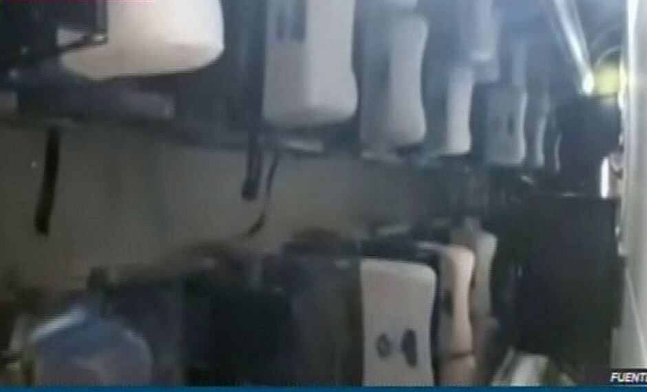 Bus interprovincial se vuelca y deja 2 muertos en Arequipa | VÍDEO