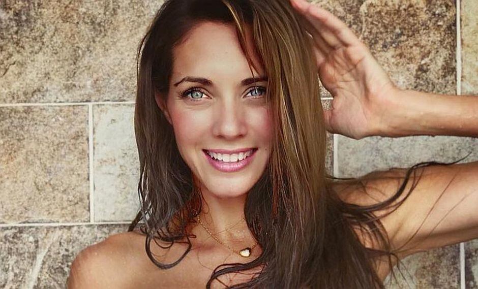 Brenda Carvalho enciende las redes sociales al posar con hermosos trajes de baño