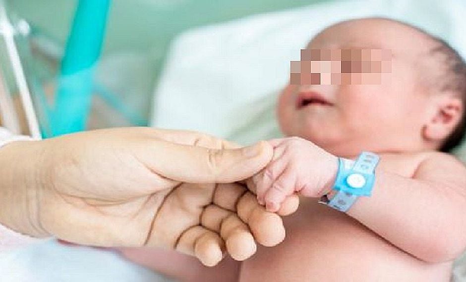 La historia de un bebé con un mal incurable que fue adoptado por una enfermera