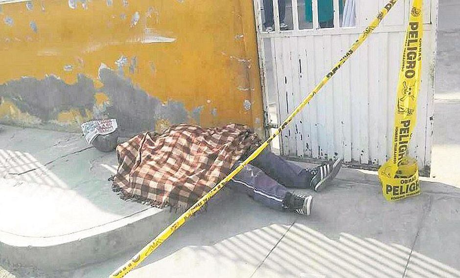Arequipa: abuelito con dolor de estómago muere en cola de posta