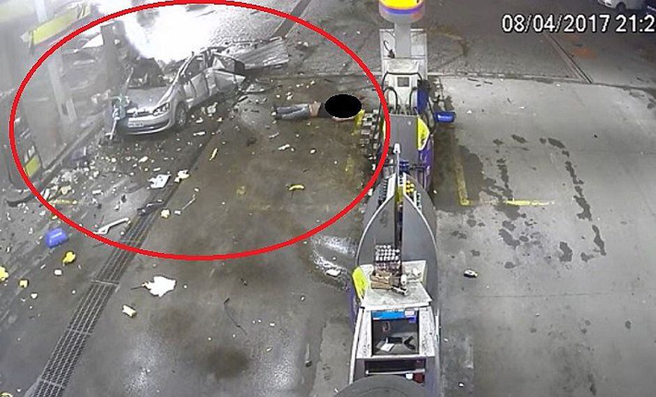 Brasil: auto explotó en pleno grifo y murió su conductora (VIDEO)