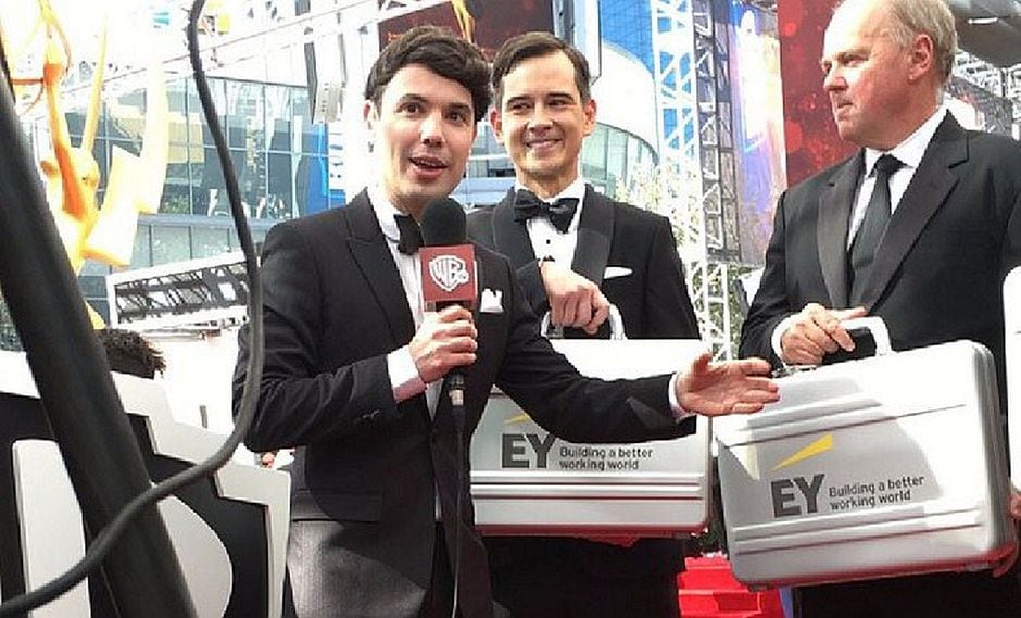 Bruno Pinasco la hace linda en entrega de Premios Emmy 2016