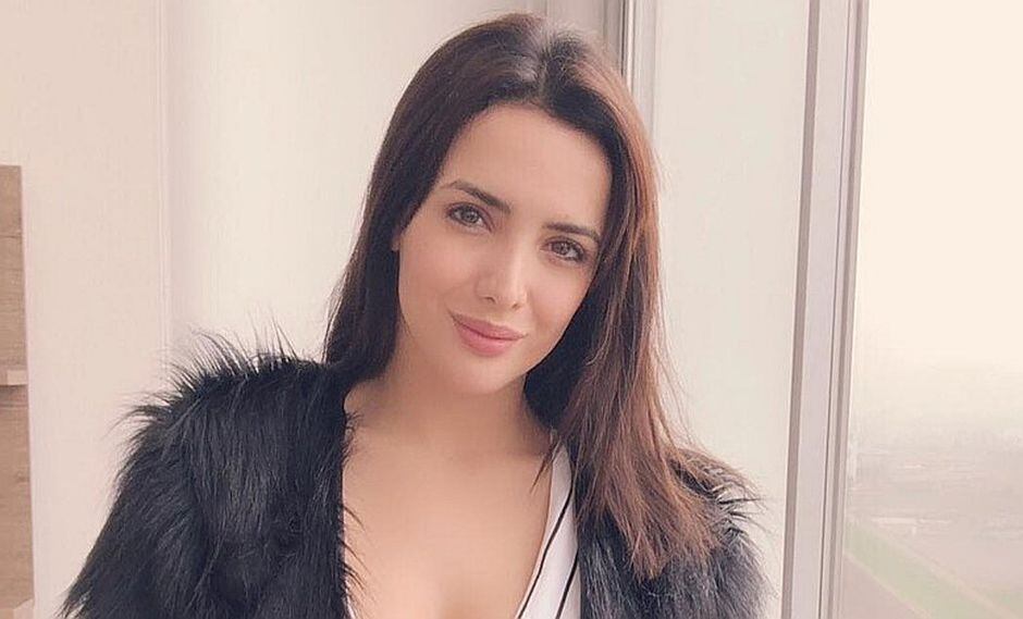 Rosángela Espinoza luce más joven con nuevo tinte de cabello