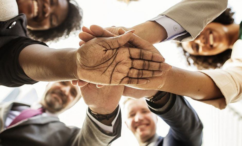 Trabajadores van solo 4 veces a su empresa y esta logra el éxito