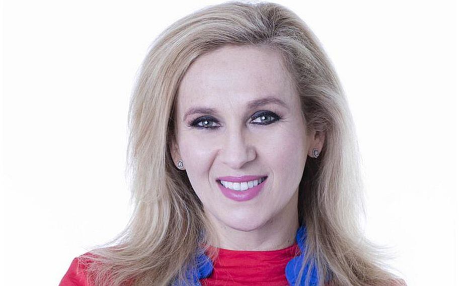 Katia Condos luce lindos y cómodos outfits en viaje a Europa