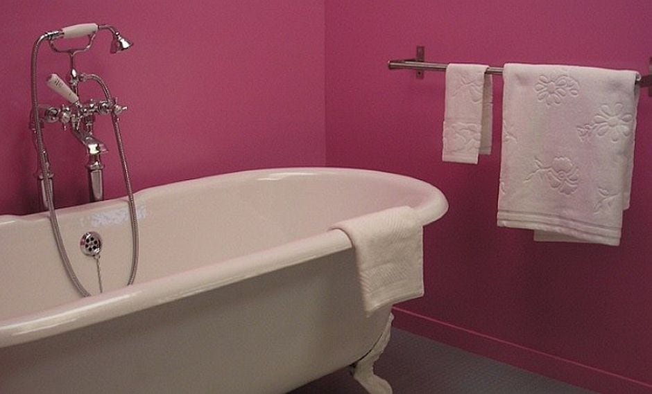 Mujer intentó tomarse un 'selfie' en el baño pero murió electrocutada