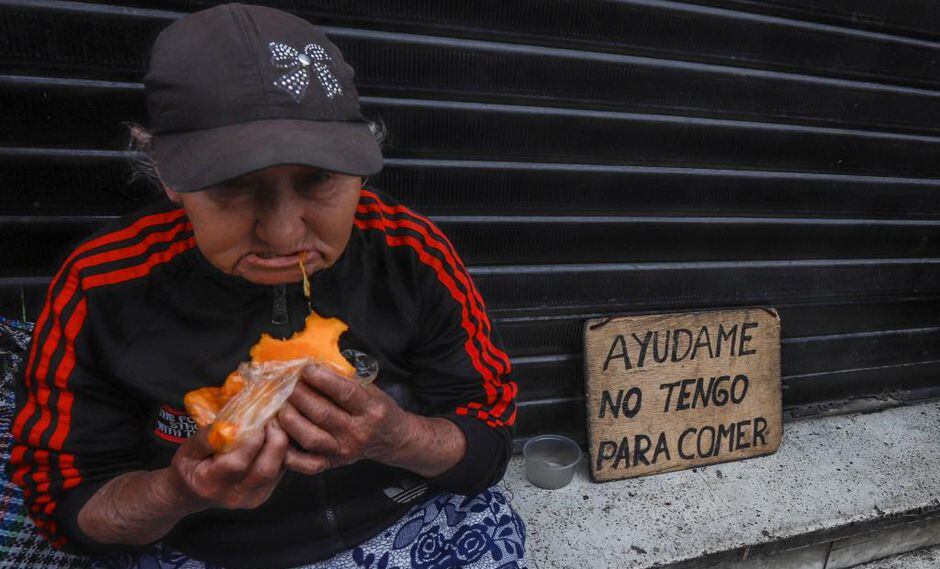 INDIGENTE PIDE DINERO EN CENTRO DE LIMA - Piero Vargas