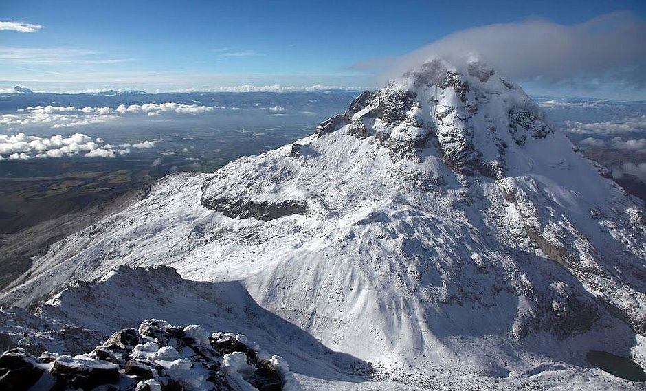 Hallan a hombre desorientado a pocos metros de la cumbre de volcán