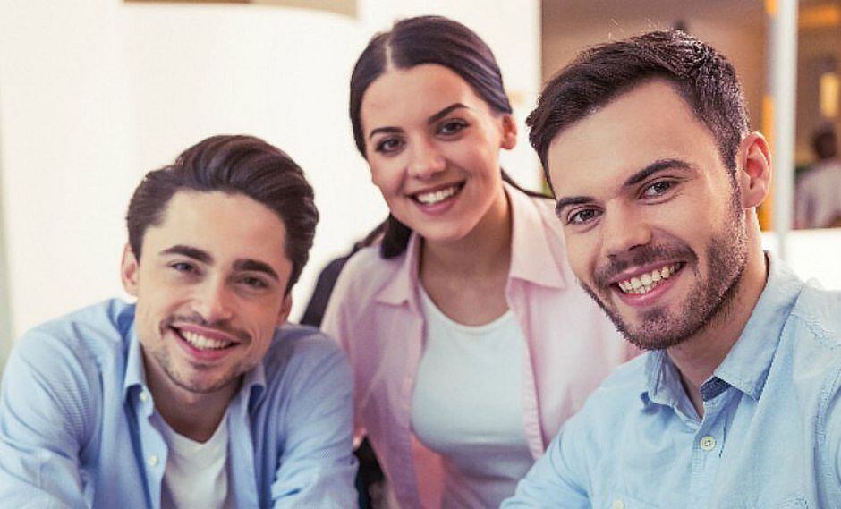 5 tips para ser feliz en la oficina, según el CEO de LinkedIn