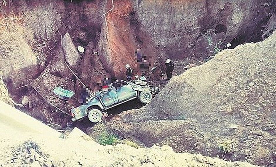 Camioneta cayó a abismo y mueren siete pasajeros que iban en la tolva
