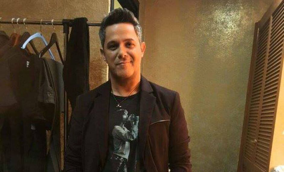 ¿Cóoomo? Periodista peruana le dio un beso a Alejandro Sanz