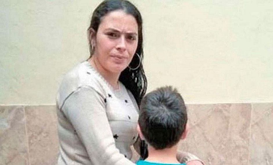 Alumno se orina en clases y maestra le hace el peor roche de su vida (FOTO)