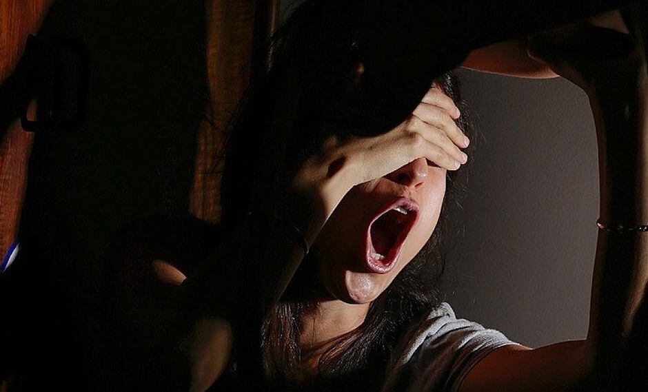 Madre es violada por su propio hijo tras amenazarla con un cuchillo