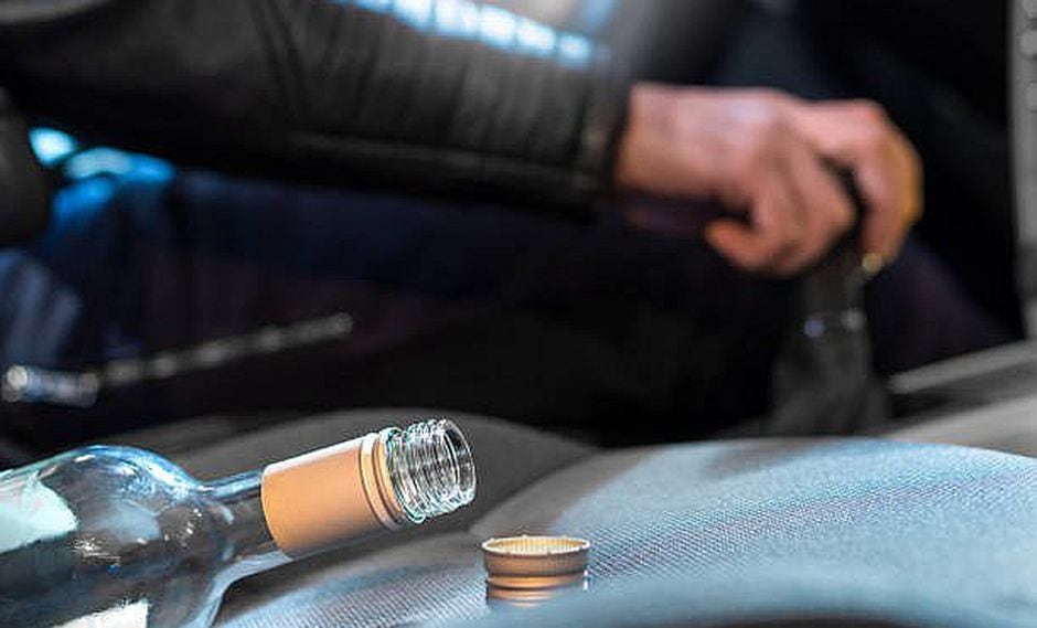 Lo atrapan conduciendo ebrio y da una insólita explicación para negar que había bebido licor