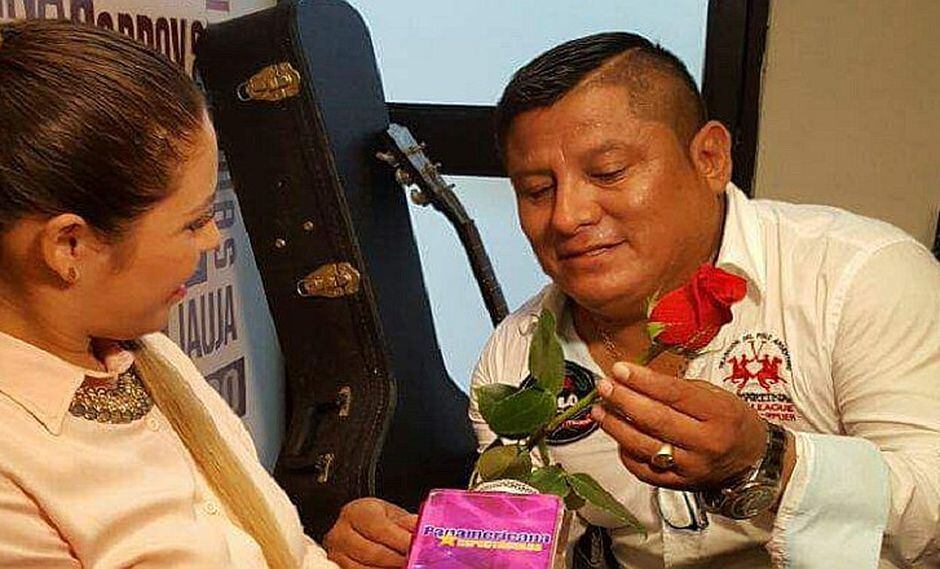 Robert Muñoz de 'Clavito y su Chela' y Andrea Fonseca anuncian matrimonio