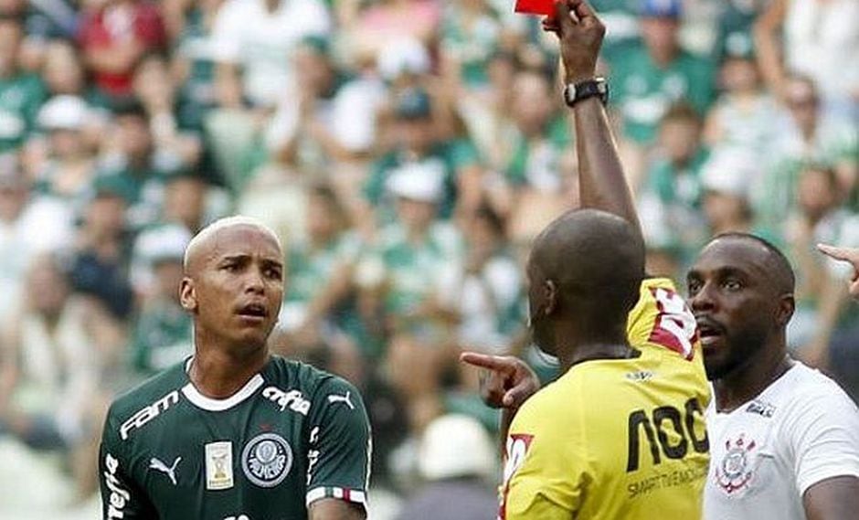 Astro del Palmeiras escupe a rival y es suspendido apenas por seis fechas