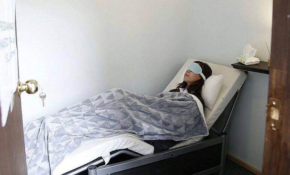Universidad ofrece camas a sus estudiantes para descansar entre clases (FOTOS)