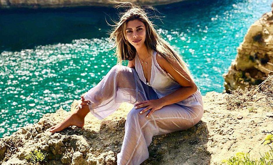 Alondra García cautiva en playas de España con hermoso bikini